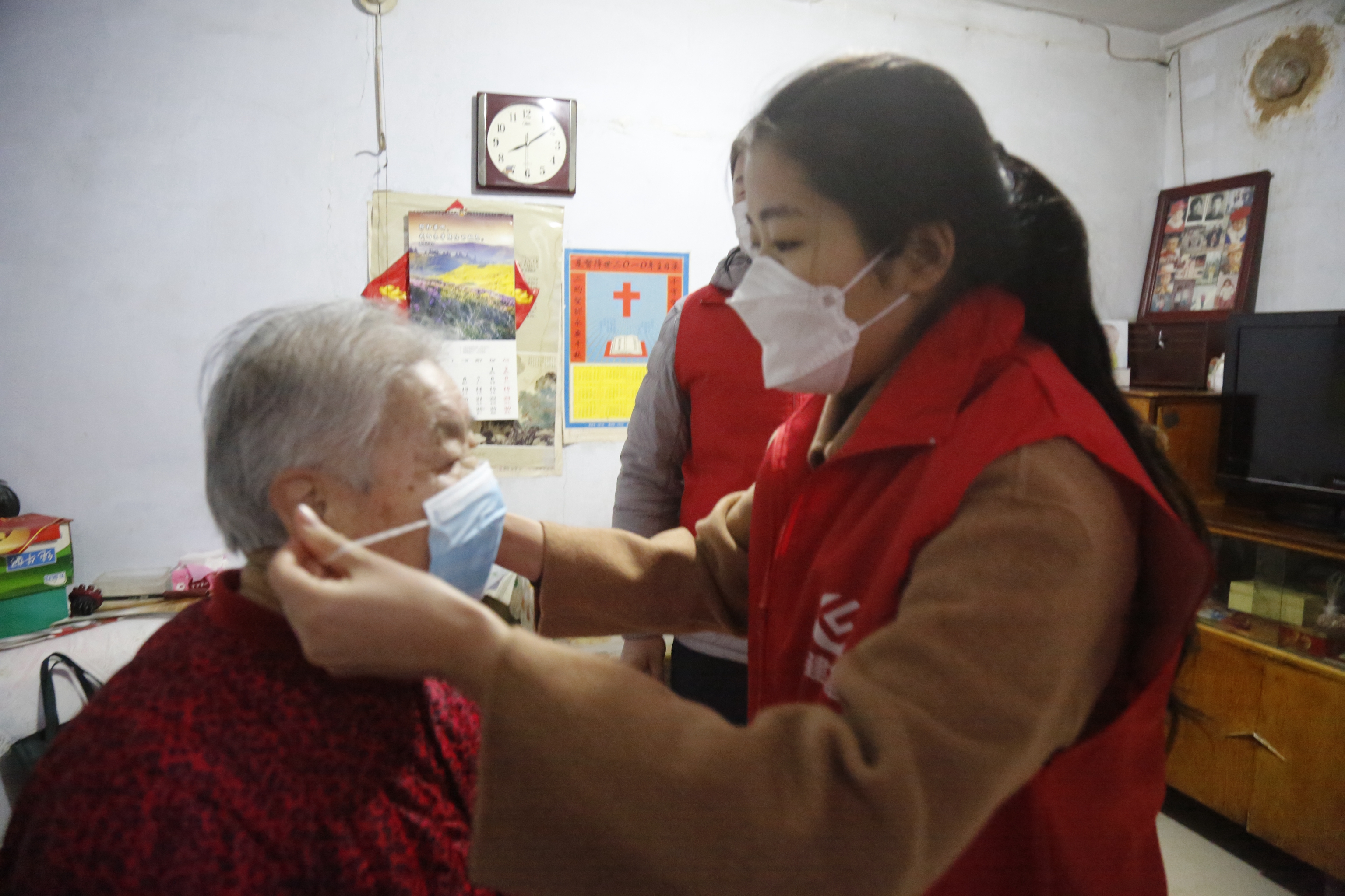 青年志愿服務(wù)隊(duì)疫情期間關(guān)愛(ài)孤寡老人