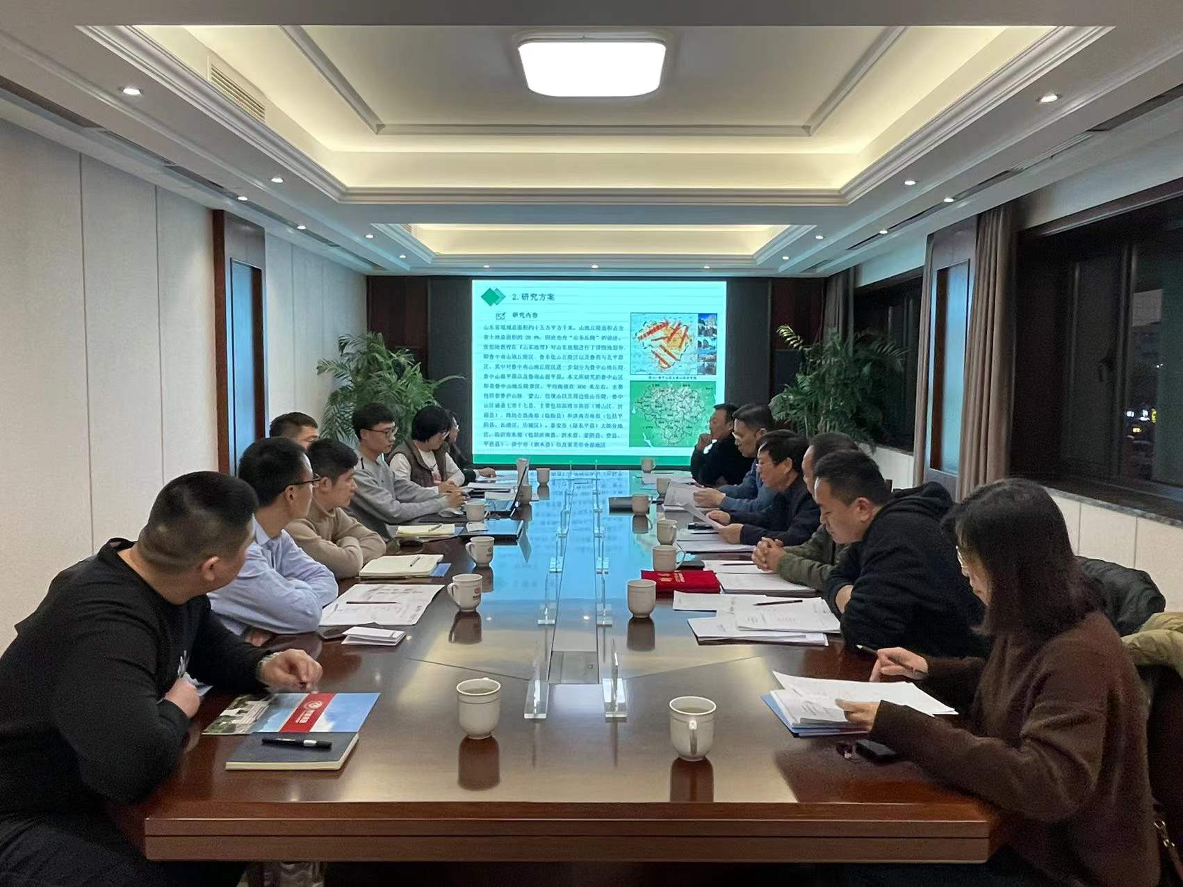 山農(nóng)大水土學(xué)院碩士研究生答辯會(huì)  泰建集團(tuán)領(lǐng)導(dǎo)擔(dān)任評(píng)委