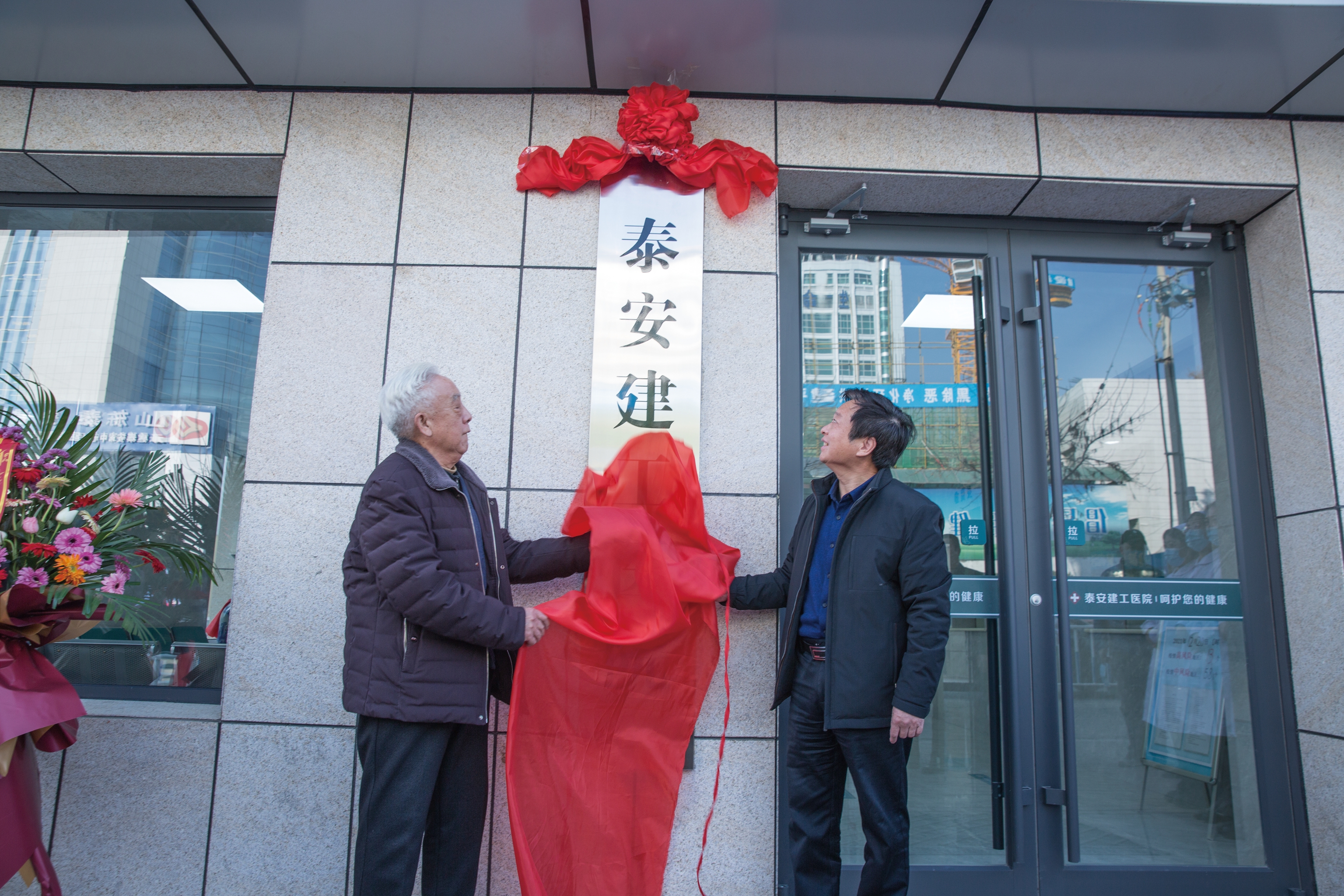 建工醫(yī)院環(huán)境設(shè)備再升級(jí) 重裝揭牌
