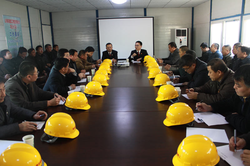 2014年12月,集團(tuán)公司組織法制教育進(jìn)工地活動(dòng)