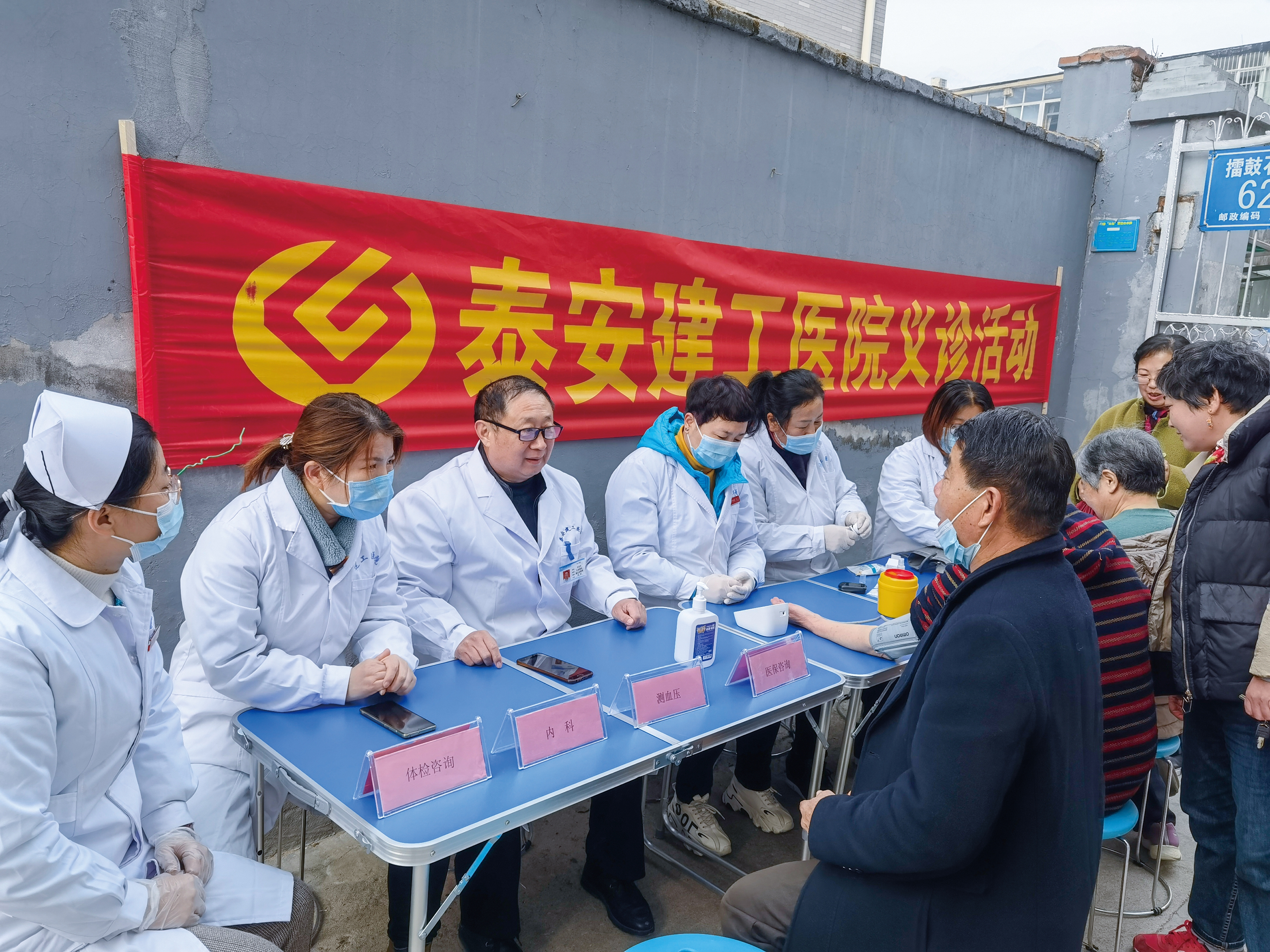 建工醫(yī)院在集團(tuán)家屬院舉行義診活動(dòng)