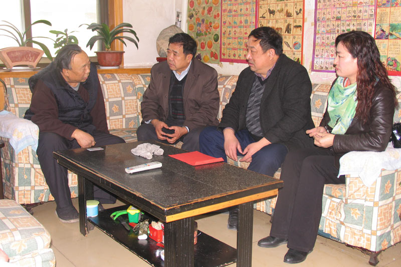 省建設(shè)工會(huì)冷相明主席來(lái)我公司慰問(wèn)老職工